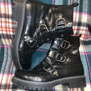 EUC SO Women’s Combat Boots - Size 7.5